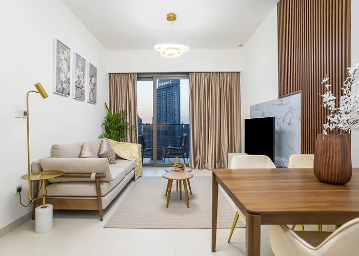 Top Floor One Bedroom Apartment With Downtown Views 170Bc-1