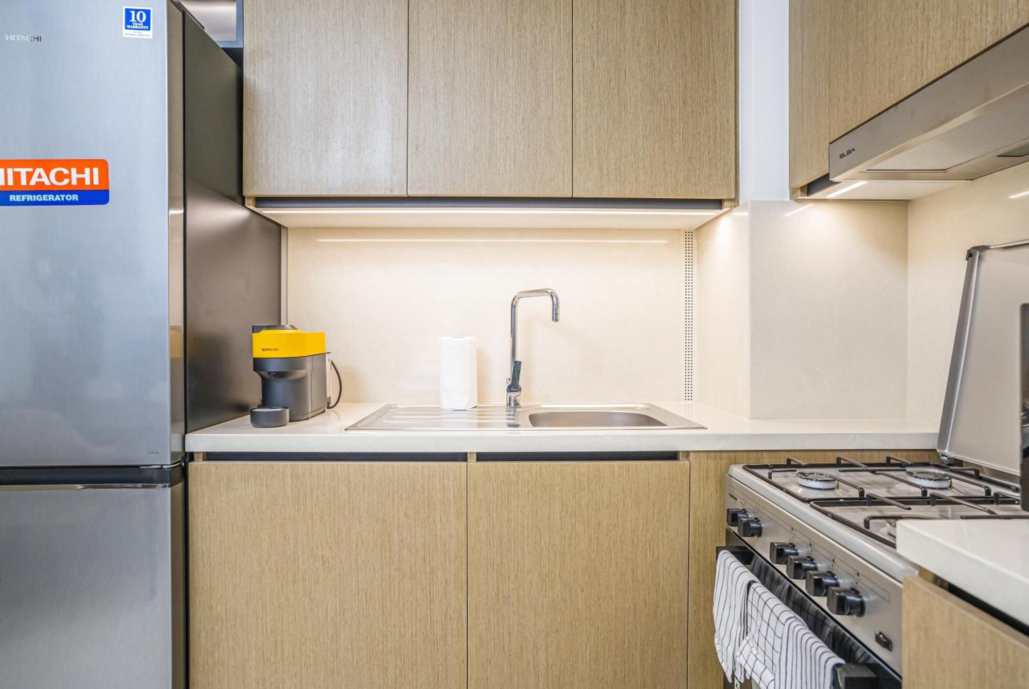Floor One Bedroom With Downtown Views 170bc-1 *