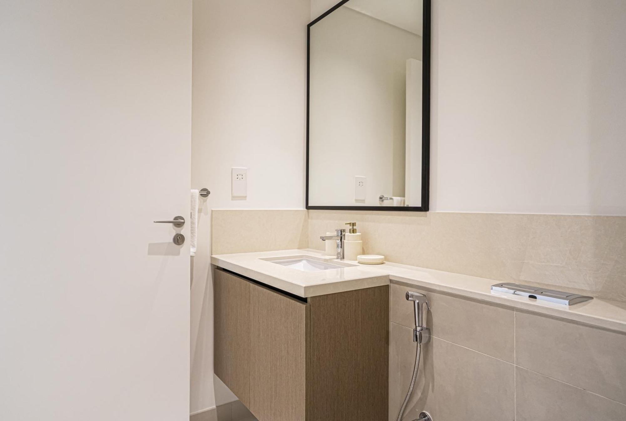 Floor One Bedroom With Downtown Views 170bc-1 Apartment *