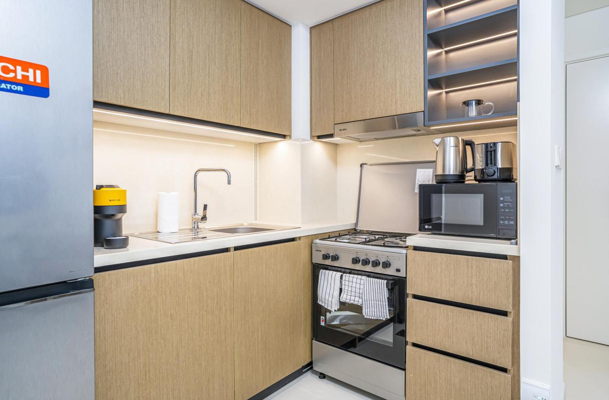 Floor One Bedroom With Downtown Views 170bc-1 *