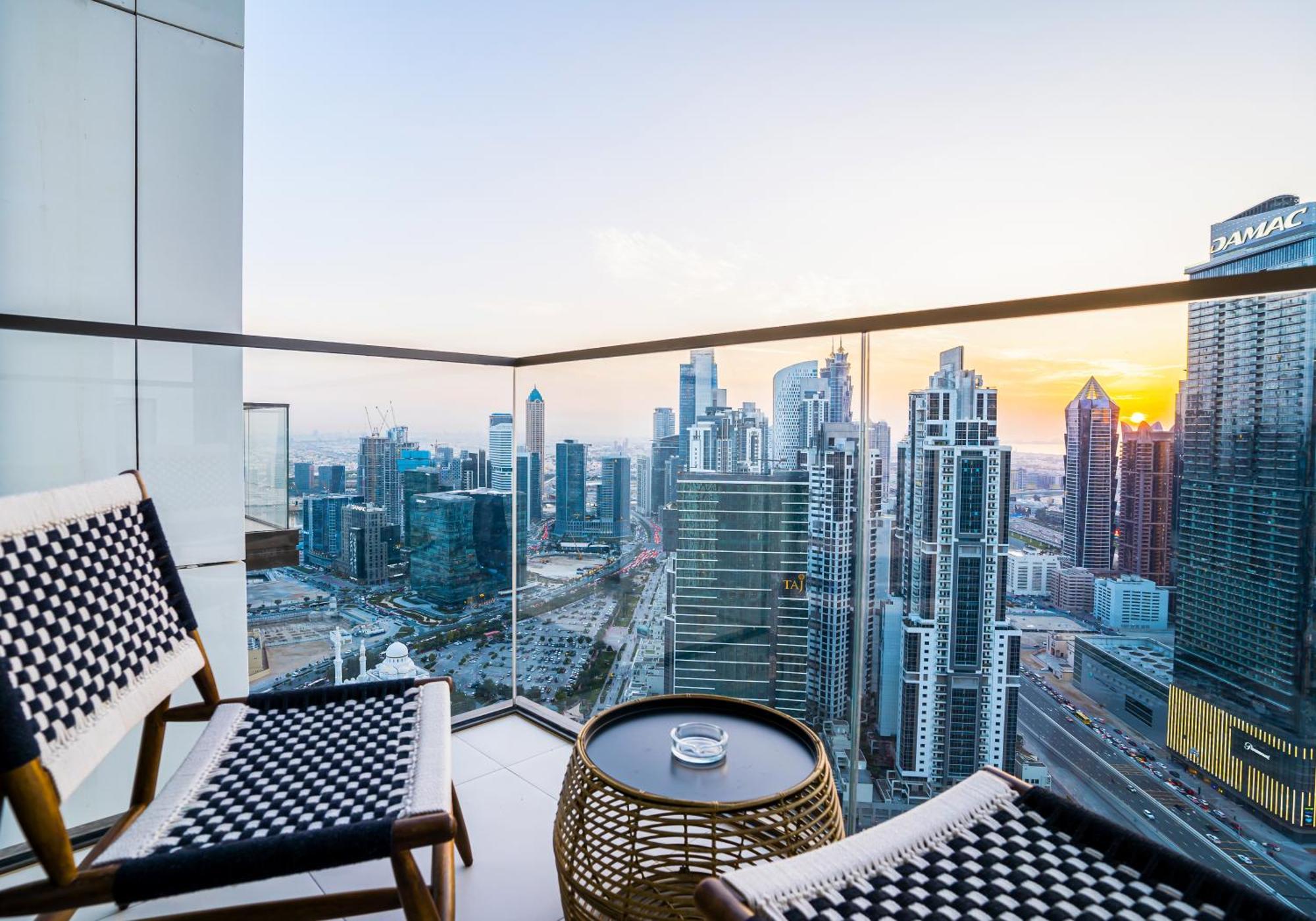 Floor One Bedroom With Downtown Views 170bc-1